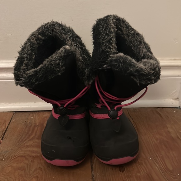 Kamik winter boots. Black and pink. Pull to tighten. Soft inside and top. - Picture 2 of 5